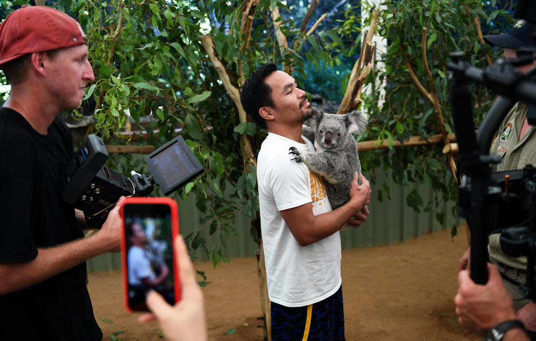 Звезда мирового бокса Мэнни Пакьяо прибыл в Брисбен в рамках промо-тура своего поединка с австралийским спортсменом Джеффом Хорном. Филиппинец будет отстаивать свой титул чемпиона мира по версии WBO во втором полусреднем весе. Поединок состоится 2 июля в Брисбене.