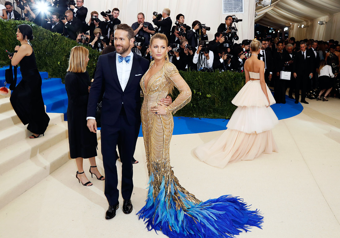 Актер Райан Рейнольдс с супругой Блейк Лайвли