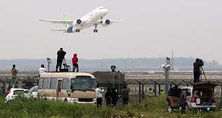 Первый полет китайского Comac C919