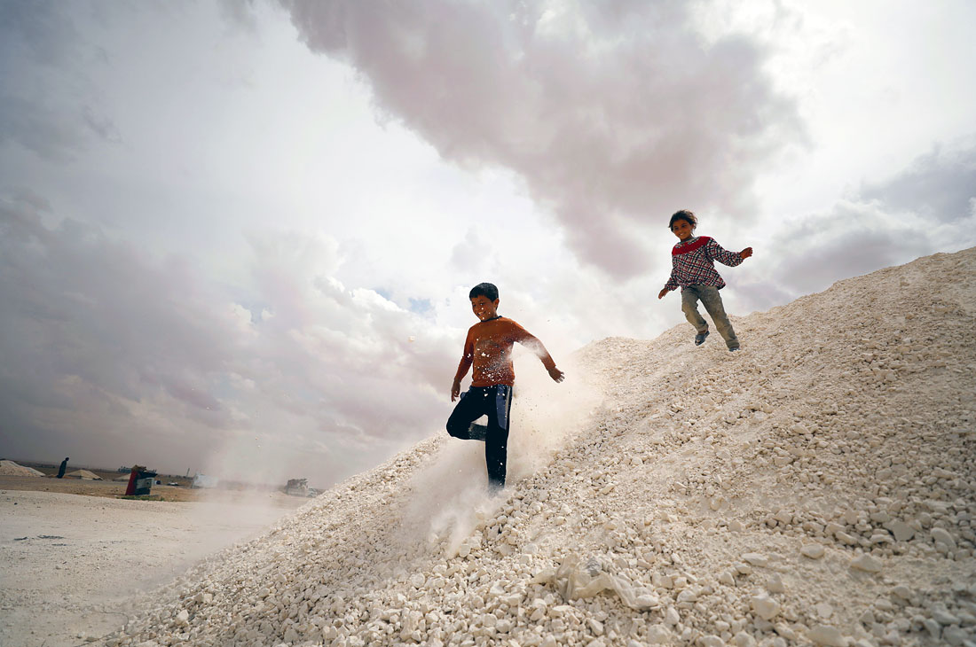 Сирийские дети в лагере беженцев в провинции Ракка