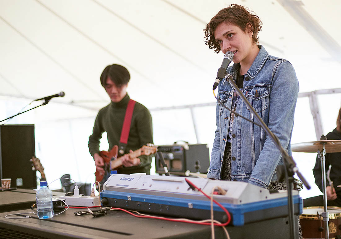 Музыкой же, с надеждой на то, что все корабли попадают в рай, корабль провожали навстречу пока неизвестной судьбе