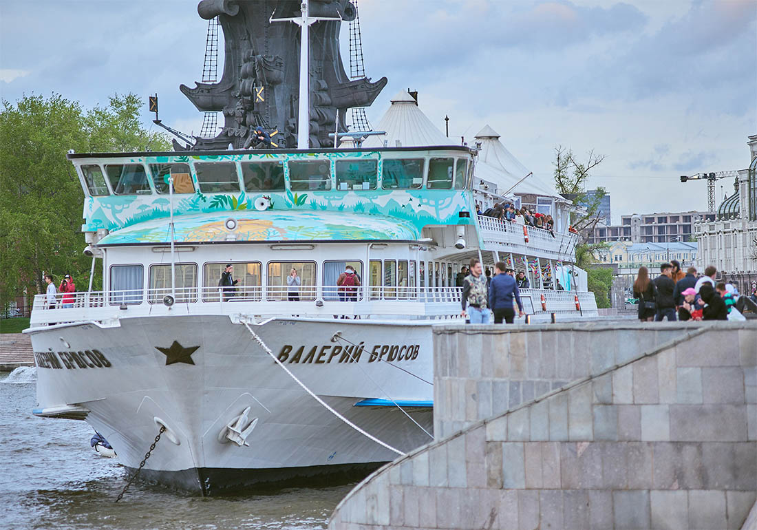 Теплоход построен в 1985 году на австрийских верфях, в том же году введен в эксплуатацию