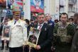 Глава Донецкой Народной Республики Александр Захарченко (в центре) во время акции памяти "Бессмертный полк"