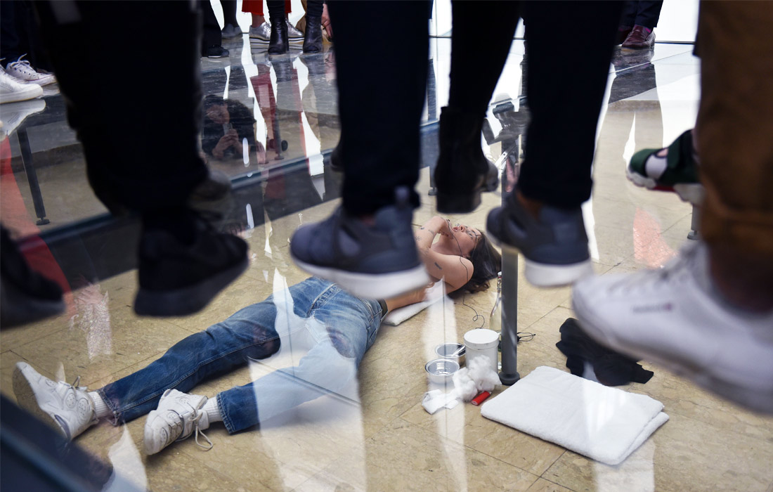 Перфоманс немецкой художницы Анне Имхоф