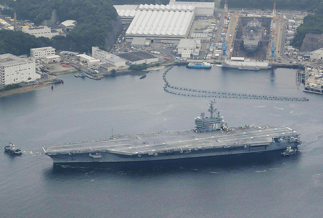 Американский атомный авианосец "Рональд Рейган" вышел в Японское море