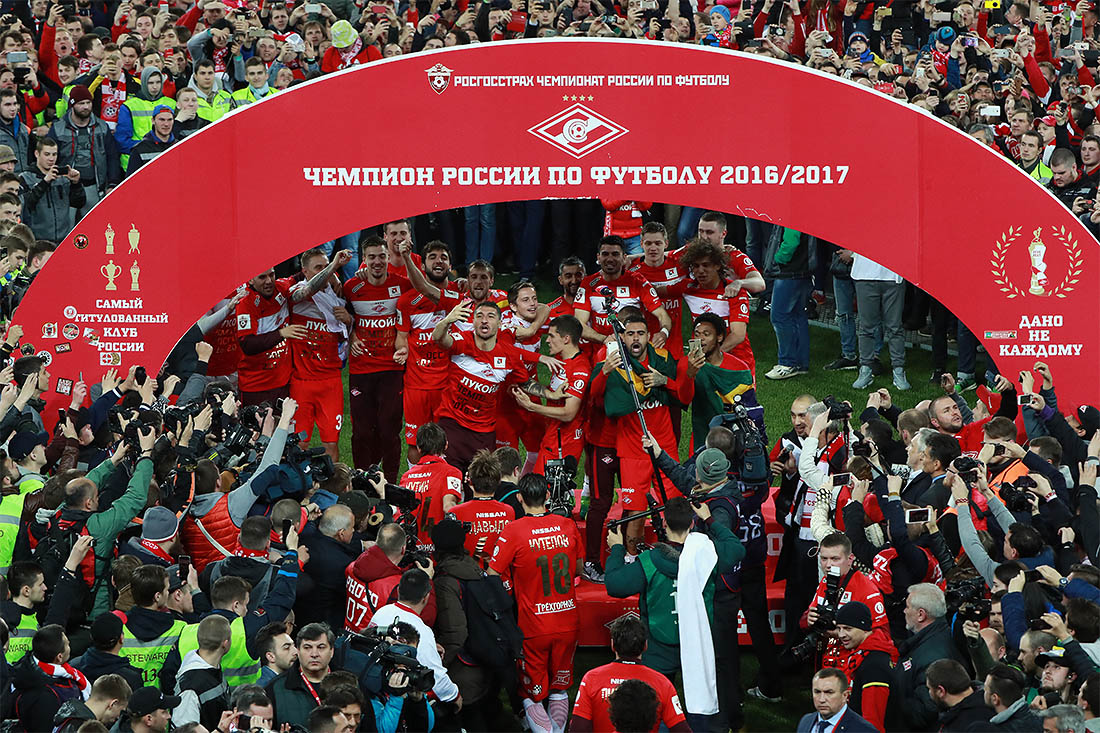 Футболисты "Спартака" отмечают чемпионство