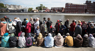 Очередь к мощам Николая Чудотворца