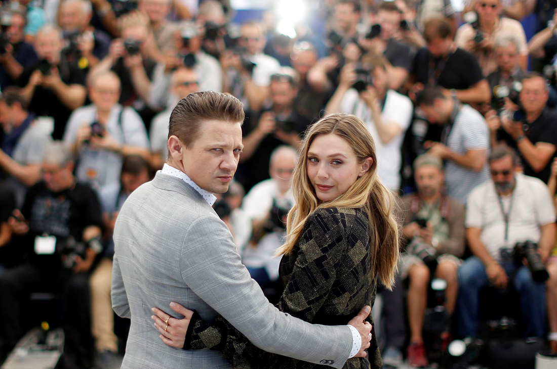 Джереми Реннер и Элизабет Олсен