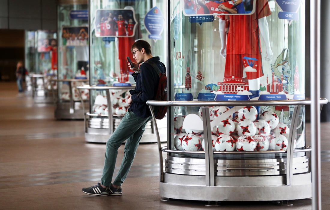Выставка, посвященная Кубку конфедераций-2017, на станции метро "Воробьевы горы" в Москве