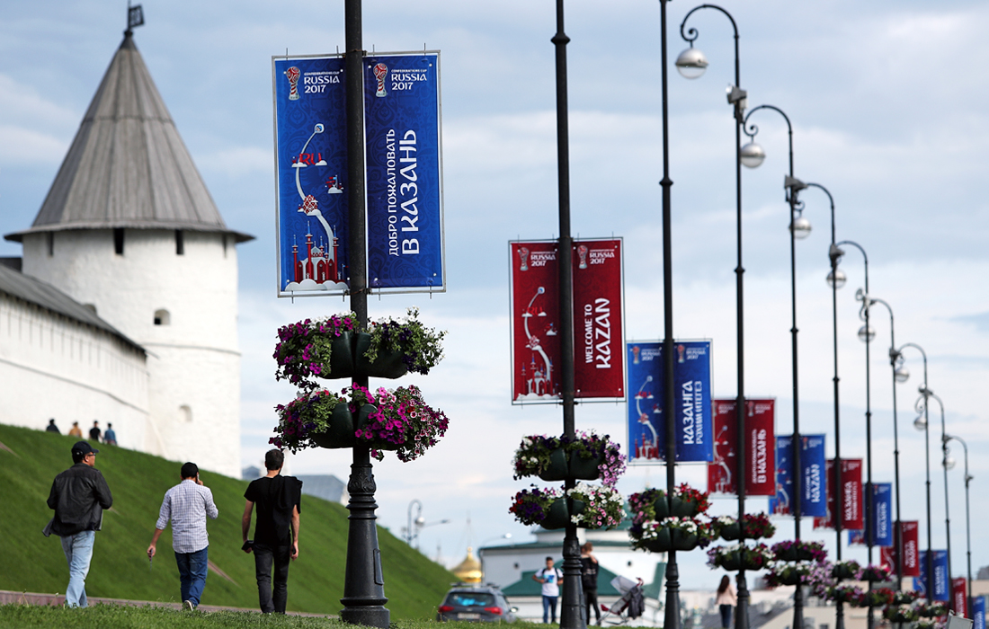 Растяжки с символикой Кубка конфедераций-2017 у Казанского кремля