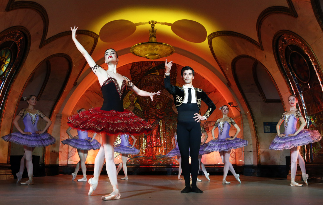 Под сводами станции звучала музыка Петра Чайковского, Вольфганга Амадея Моцарта и Людвига Минкуса