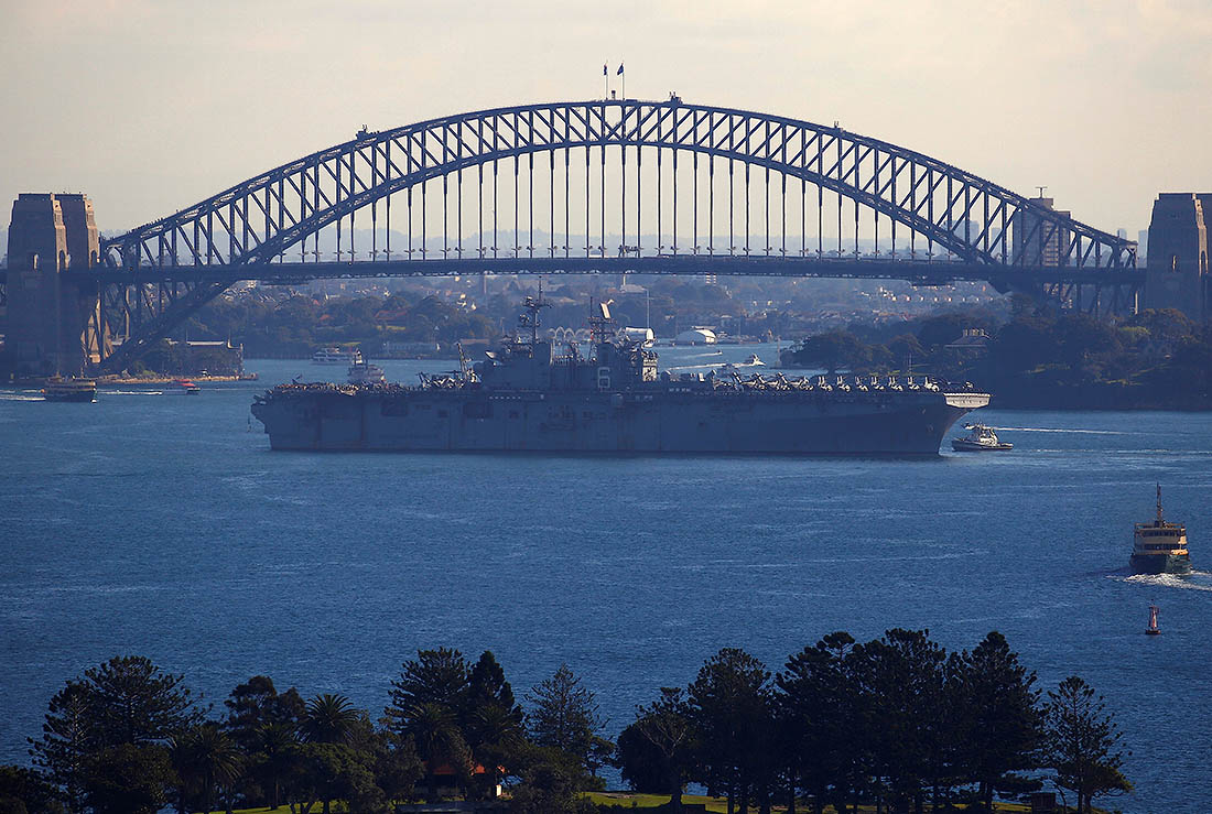 Американский авианосец "Бонном Ричард" прибыл в порт Сиднея, откуда отправится на совместные американо-австралийские военные учения