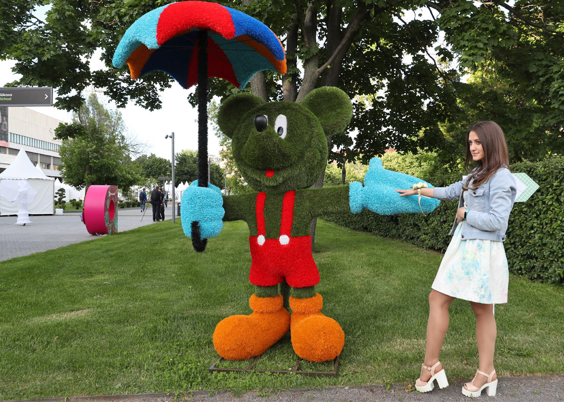 Фигура мультипликационного персонажа Микки Мауса