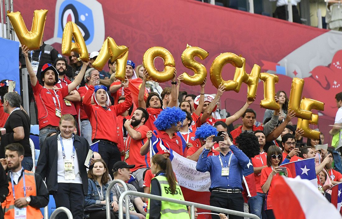 Болельщики сборной Чили на трибунах петербургской арены