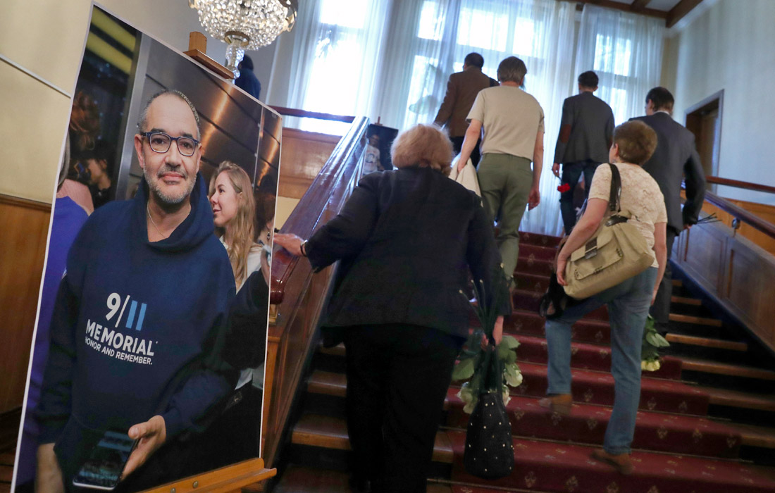 Во время прощания с Антоном Носиком в Москве