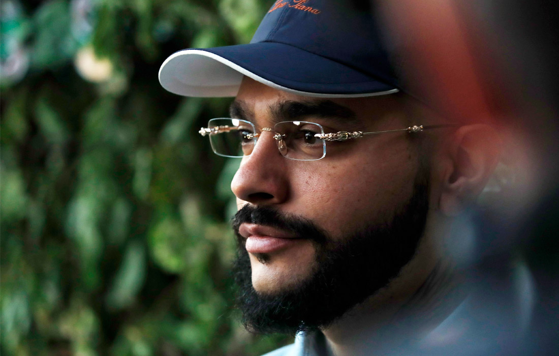 Певец Тимати получил четвертое место с доходом $6,6 млн, прирост исполнителя в рейтинге за год составил 7 строчек. В СМИ его упоминали 2409 раз, а в поисковике "Яндекс" его имя искали 8 млн 789 тыс. раз. Итоговый балл поп-музыканта - 48.