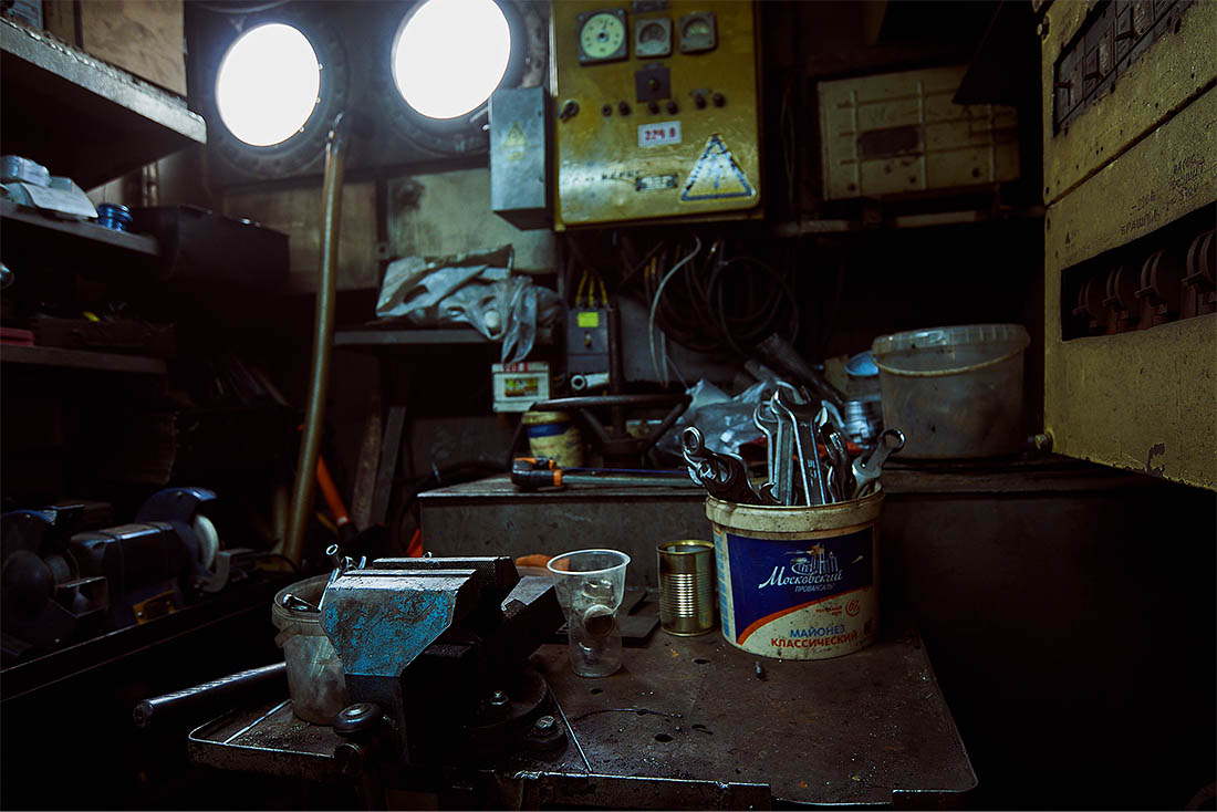 Сезон навигации – это как посевная, кормит круглый год. И если что-то не получилось, то в отпуске я могу подработать и таксистом и на снегоплавилке, например. Механики практически постоянно параллельно работают в автосервисах.