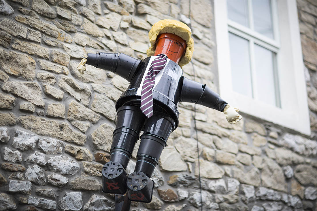 В Йоркшире прошел фестиваль арт-объектов из цветочных горшков