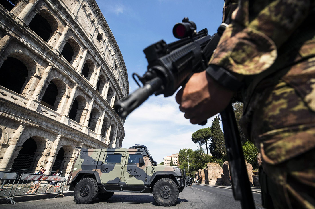 В Европе усиливают меры безопасности в связи с терактами в Испании