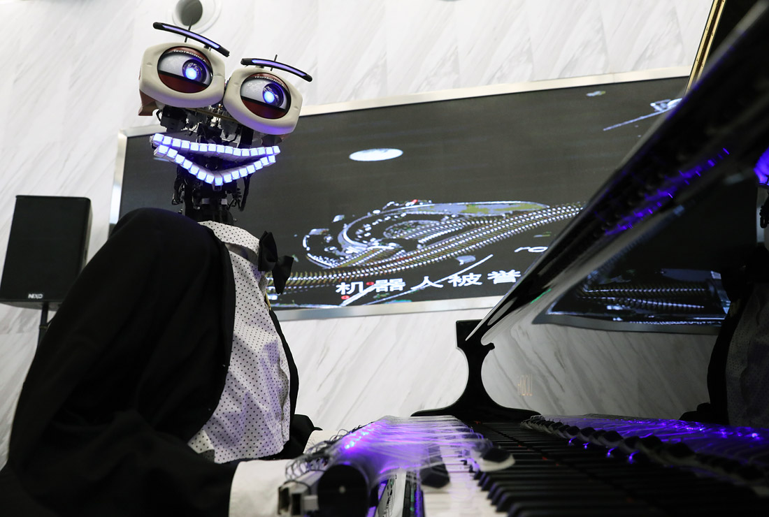 В Пекине готовятся к открытию Всемирной конференции робототехники, которая пройдет с 23 по 27 августа. Самое масштабное мероприятие в сфере этой индустрии в Китае ежегодно собирает на одной площадке более 100 компаний участников и сотни тысяч посетителей.