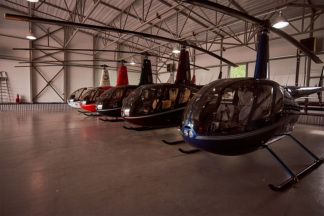 Кому нельзя в небо? Это определяет медицинская комиссия. Но по поведению в небе, по оценке своих возможностей, способностей, я могу понять - подходит ли человеку эта тема. И если нет, то я скажу об этом, не буду учить такого человека летать. К счастью, такие случаи - скорее исключение. Чаще учиться пилотированию приходят люди, ведомые своей мечтой.