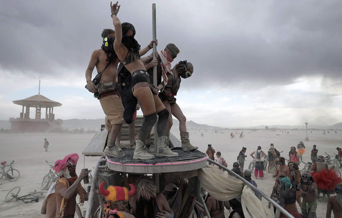 Burning Man -     .           .