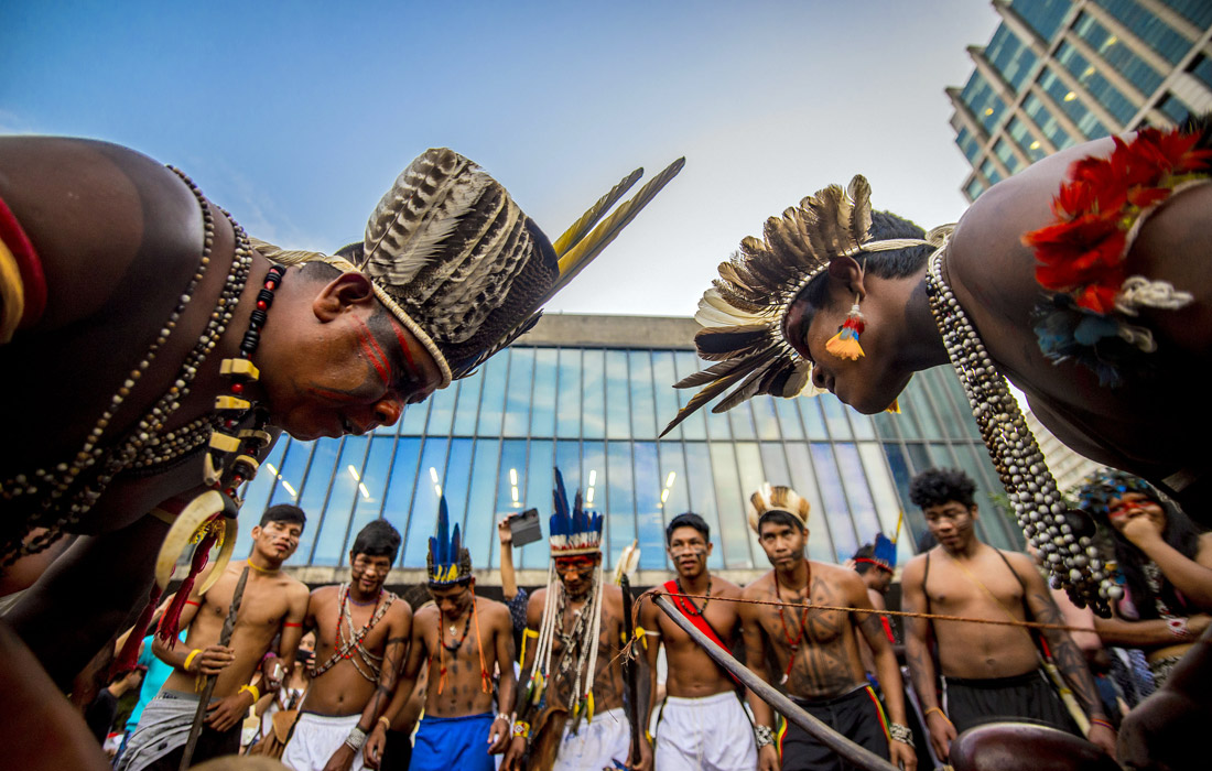 В Сан-Паулу прошел митинг представителей индейских племен Бразилии против изменения границ их земель