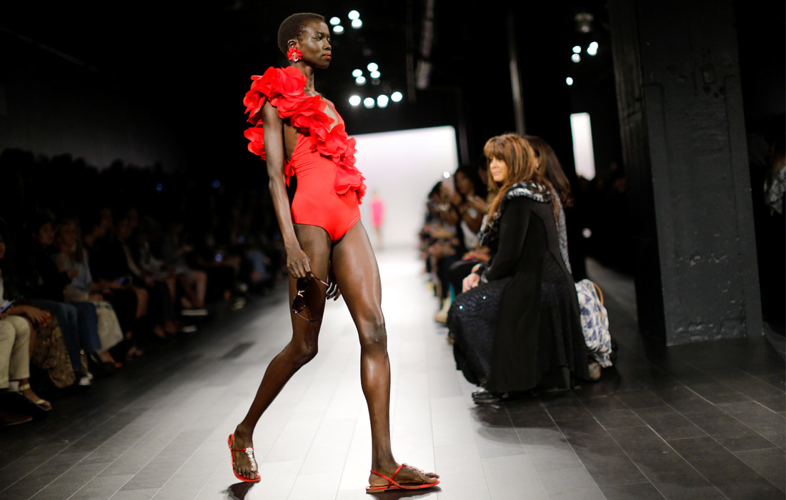 Показ одежды бренда Badgley Mischka