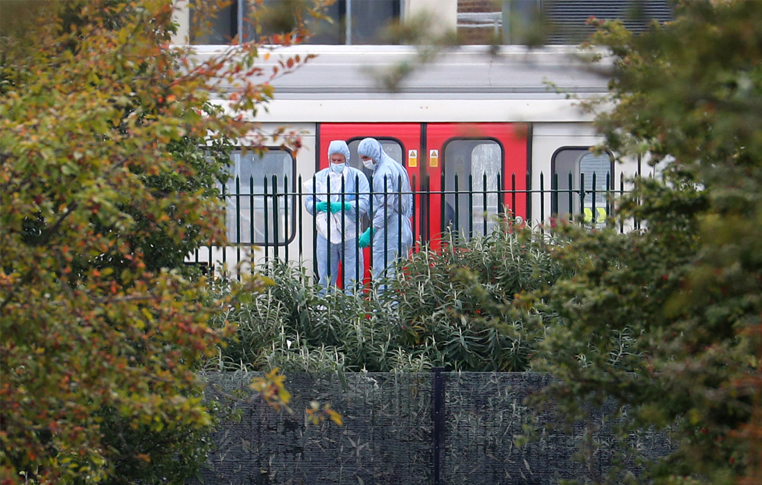 Предположительно, в вагоне взорвался большой полиэтиленовый пакет с пластиковым ведром внутри, из которого торчали провода