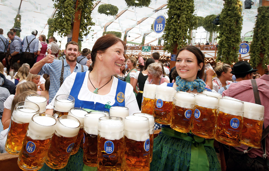 На фестивале разрешается разливать только "октоберфестовское пиво" - специально сваренное мюнхенское пиво, приготовленное в соответствии с местными стандартами. Это пиво можно найти только в сезон фестиваля.