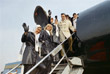 Хью Хефнер и "Bunny Girls" поднимаются на борт частного реактивного самолета DC 9. Февраль 1970 года.
