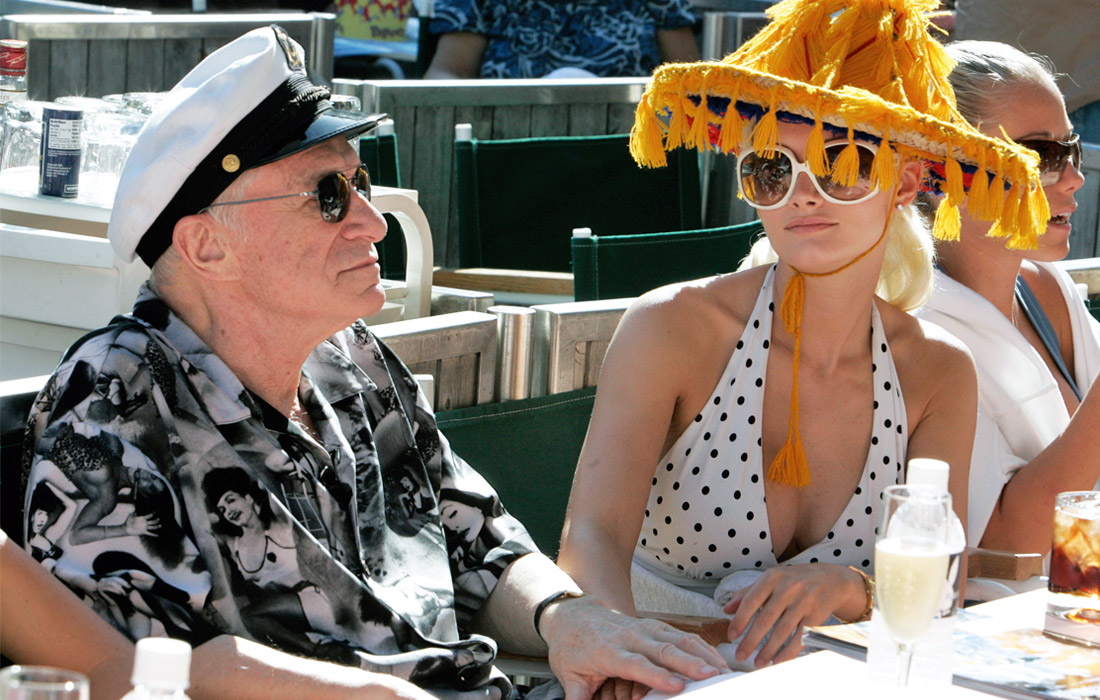 Создатель Playboy с одной из своих подруг Холли Мэдисон. Июнь 2007 года.