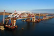 Девятнадцатикилометровый Керченский мост станет самым длинным в России и соединит Крым с остальной Россией автомобильной и железной дорогой. Предполагается, что движение машин по мосту откроется в декабре 2018 года, поездов - в декабре 2019 года.