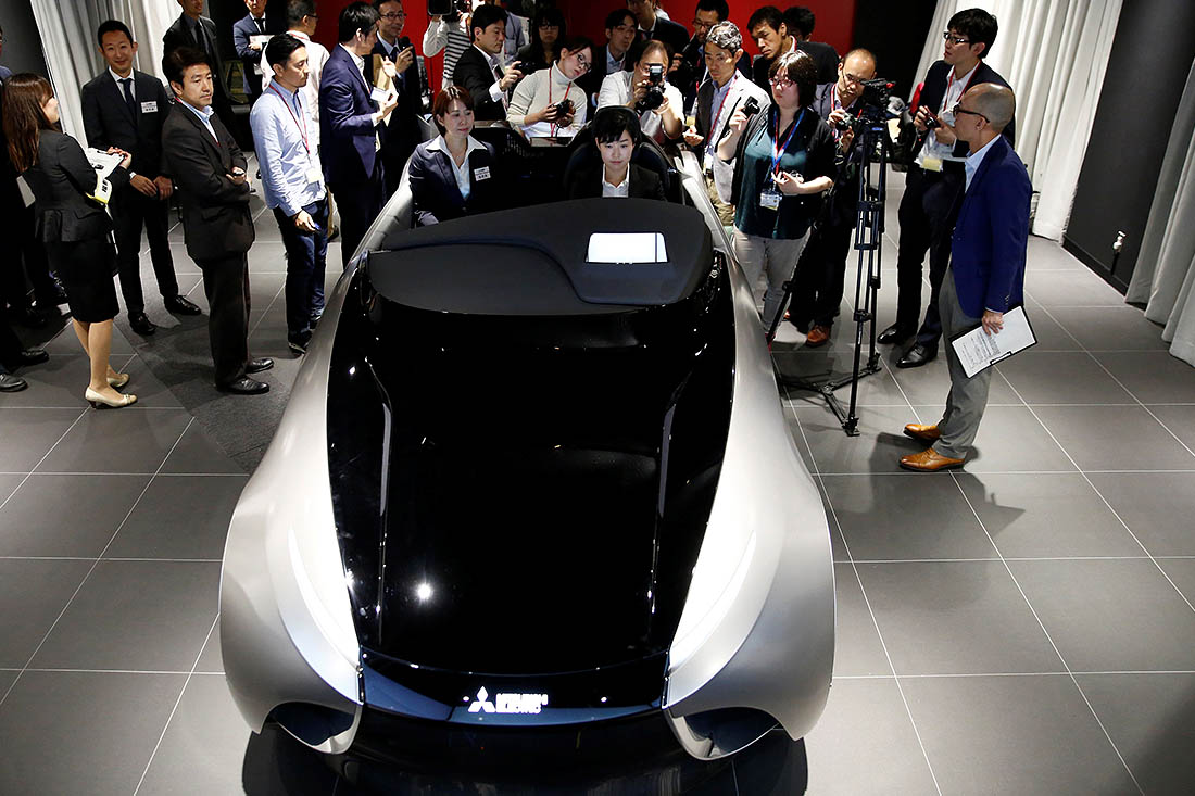 Митсубиси в четвертый раз представила концепт EMIRAI. В этот раз  будущее автомобилей компания видит в дополненной реальности и системах помощи водителю.