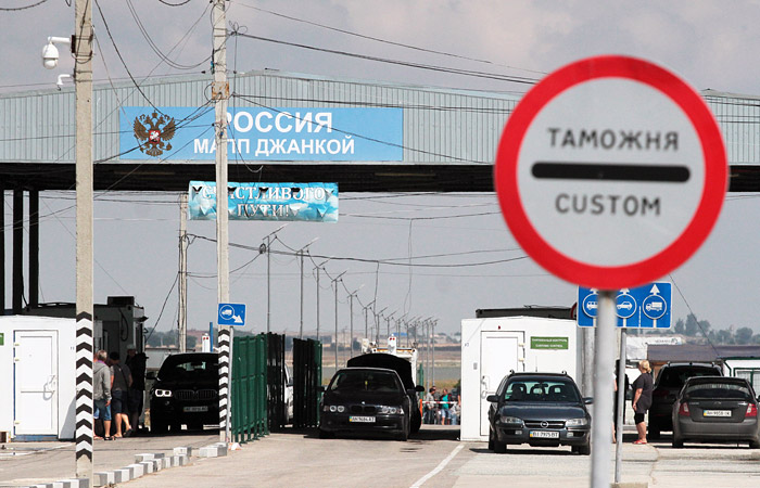 ФСБ закрыла пункты пропуска на границе Крыма с Украиной