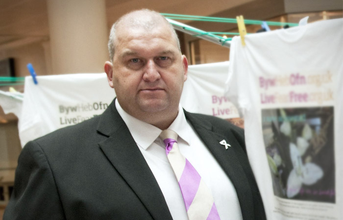 Бывший министр Уэльса покончил с собой после обвинений в домогательствах