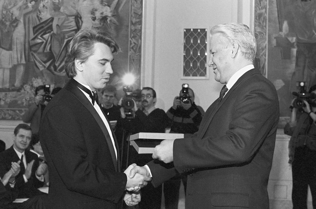 С Борисом Ельциным во время церемонии вручения Государственных премий РФ. 1991 год.