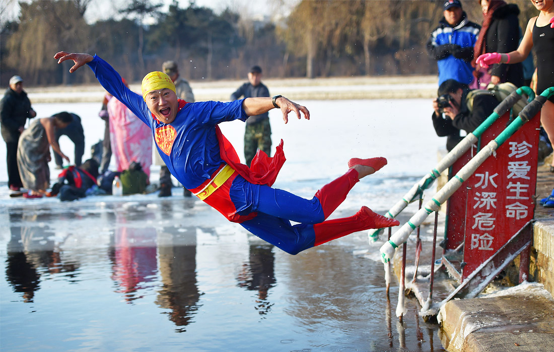Зимний купальный сезон стартовал в северо-восточном китайском городе Шэньян