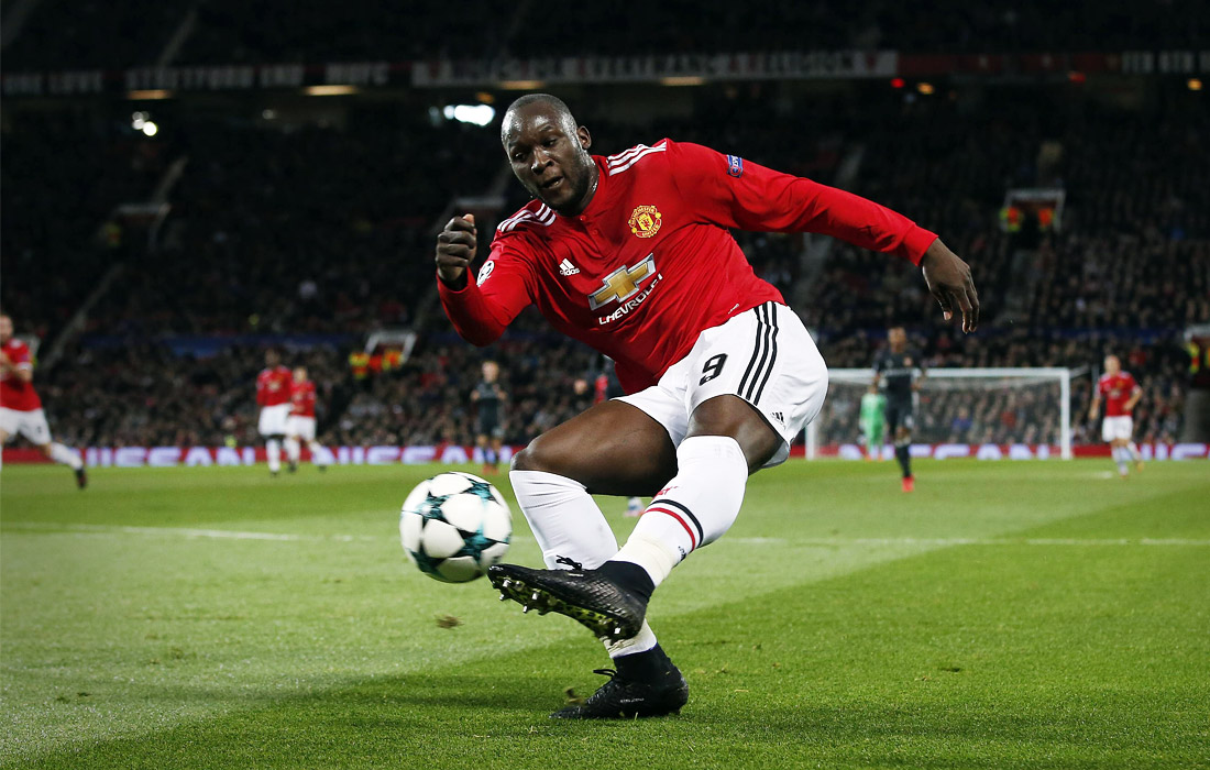 Нападающий английского "Манчестер Юнайтед" Ромелу Лукаку - 164, 8 млн евро
