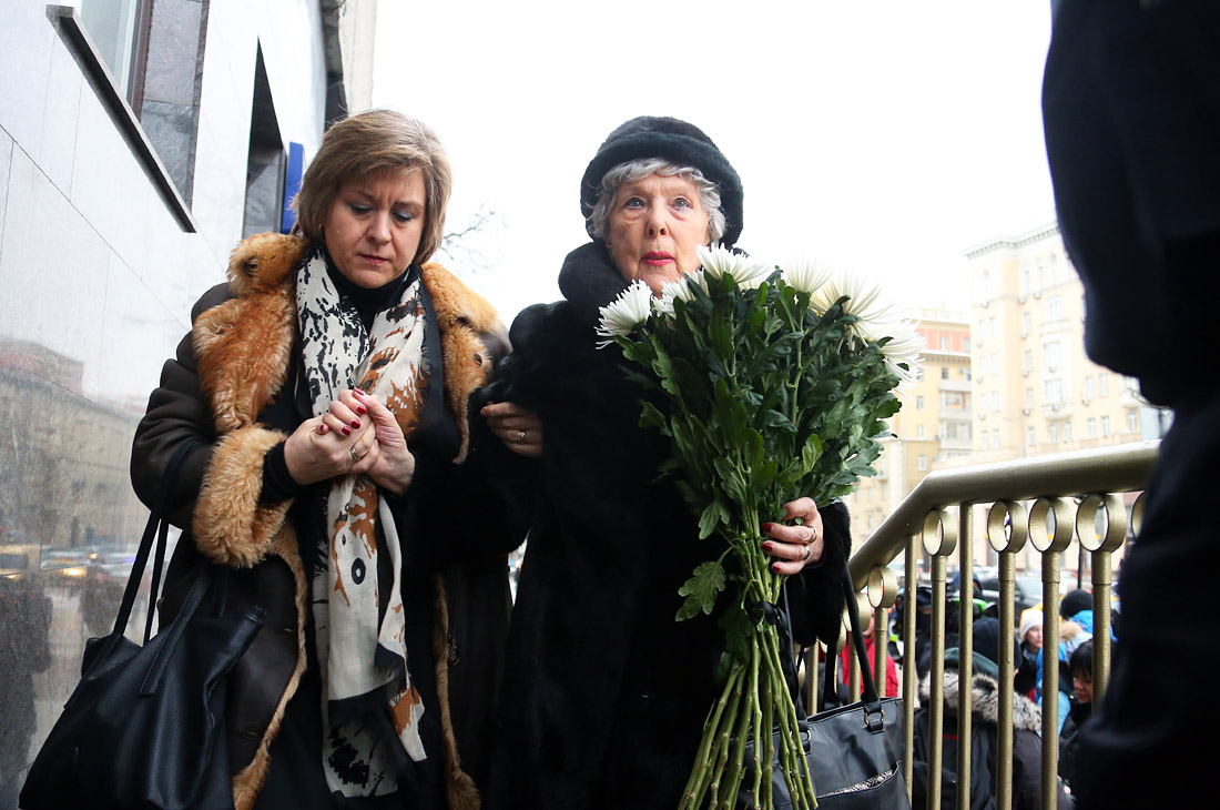 Актриса Вера Васильева (справа)