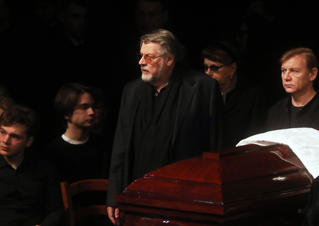 Художественный руководитель Московского академического театра сатиры Александр Ширвиндт (в центре)