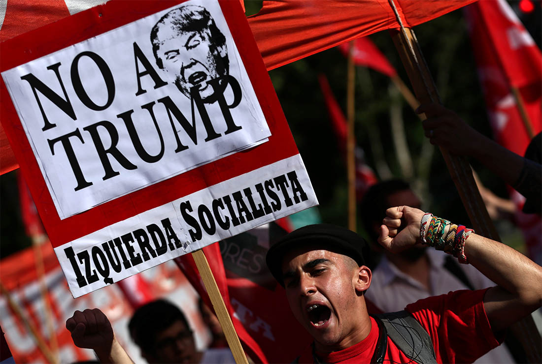 20 января 2017 года Дональд Трамп только стал президентом США, но Аргентина сразу была против, о чем разогретые недавними бунтами на почве пенсионных реформ жители страны тут же заявили у посольства Америки в Буэнос-Айресе