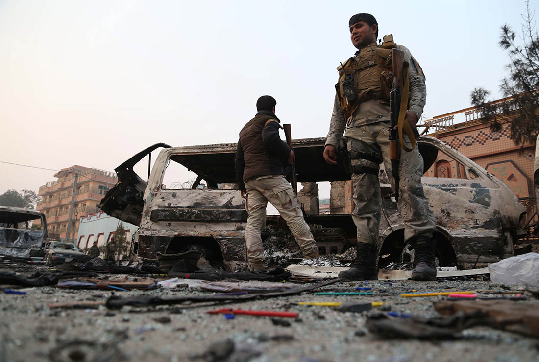 В Джалалабаде атаке террористов подверглась неправительственная организация спасения детей. Как минимум двое человек убиты, пострадали 14.