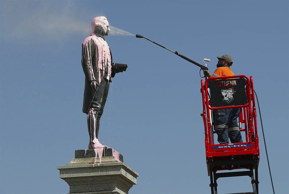 В Мельбурне осквернили статую Капитана Кука