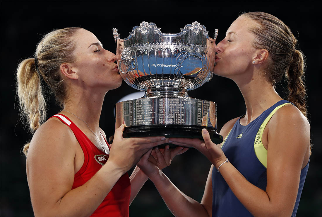 Тимеа Бабош и Кристина Младенович выиграли финал соревнований Australian Open в парах