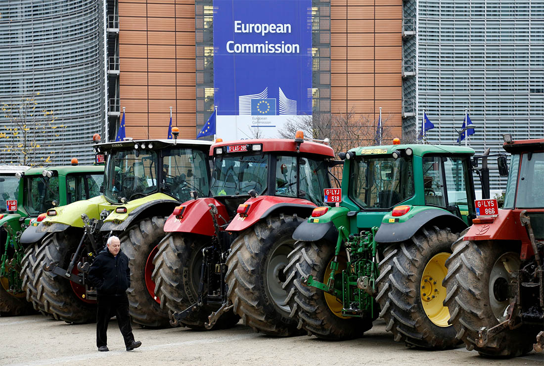 Бельгийские фермеры собрались у здания Еврокомиссии, чтобы обратить внимание чиновников на проблемы в сфере животноводства