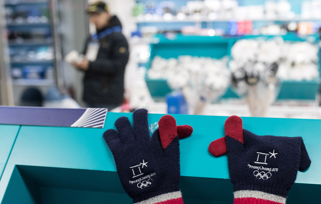 Продажа сувенирной продукции с символикой XXIII зимних Олимпийских игр