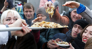 Празднование Масленицы в России