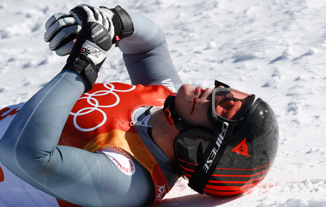 Российский спортсмен Павел Трихичев получил травму после падения в соревнованиях по горнолыжному спорту