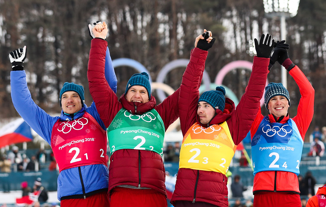 Лыжники Андрей Ларьков, Александр Большунов, Алексей Червоткин и Денис Спицов (слева направо) стали серебряными призерами в мужской эстафете. Помимо этого, в Пхенчхане им удалось заработать и ряд других наград:  Большунов и Андрей Ларьков стали серебряным и бронзовым призерами в марафоне; Спицов выиграл бронзу в индивидуальной гонке свободным стилем, Большунов взял бронзу в индивидуальном спринте классическим стилем. Спицов и Большунов завоевали серебро в командном спринте.